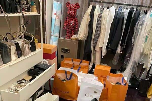 回收一线品牌衣服.jpg